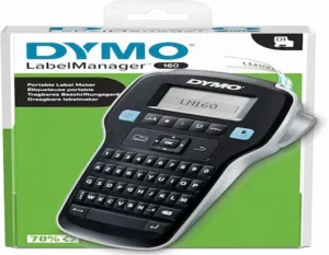 DYMO LabelManager 160 dans sa boîte à étiquettes.